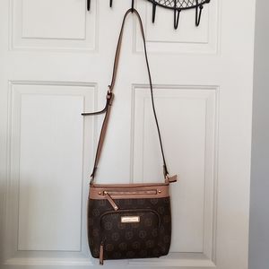 Adrienne Vittadini Signature Collector Crossbody Purse. NWOT.